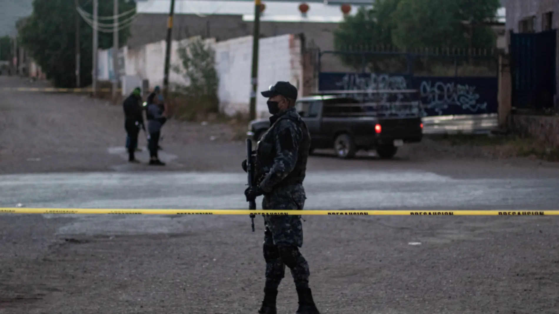 Elementos policiacos resguardando zona de intervención